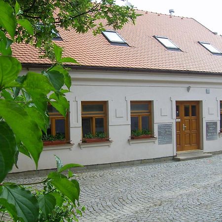 Penzion a CaféRestaurant U lávky Chrudim Kültér fotó