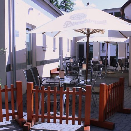 Penzion a CaféRestaurant U lávky Chrudim Kültér fotó